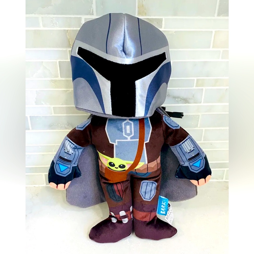 NEW Bark Box Star Wars The Mandalorian Bounty Fetcher Dog Toy Crinkle M/L Rare